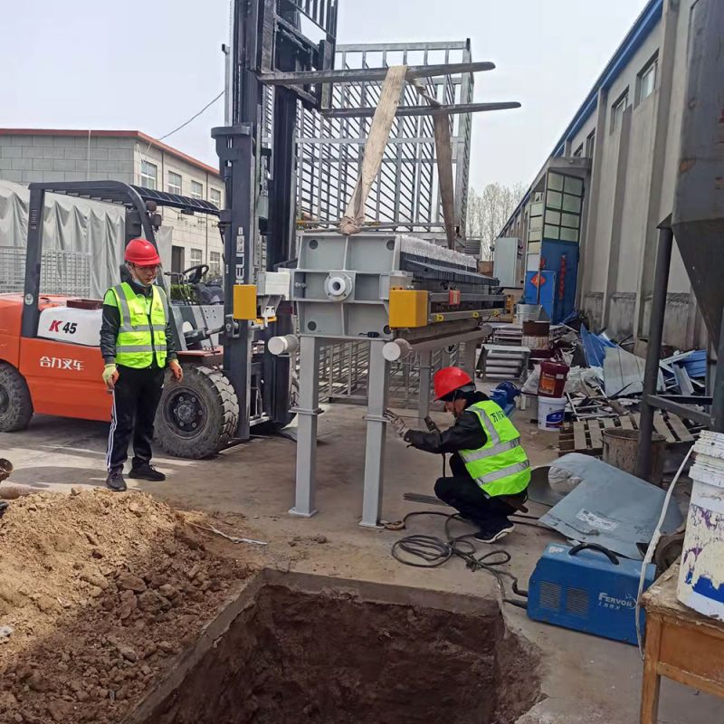 汚(wu)泥(ni)的(de)危害及常(chang)見處(chu)理方灋