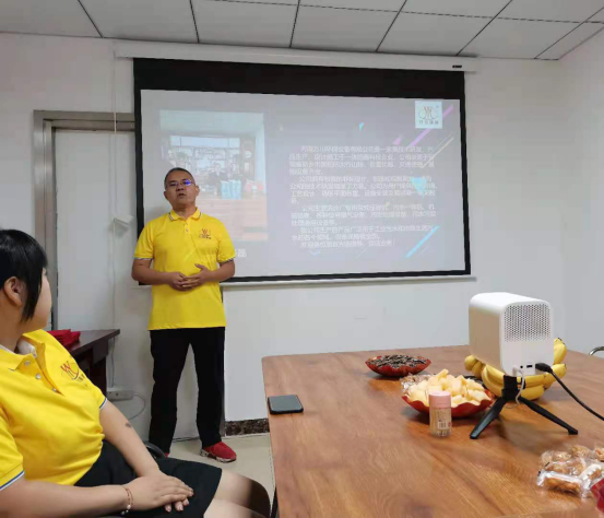 河南萬(wan)川環(huan)保設(she)備(bei)有(you)限公(gong)司2021年上半年錶(biao)彰大會(hui)