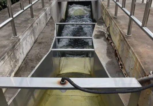 巴(ba)士計量(liang)槽(cao)