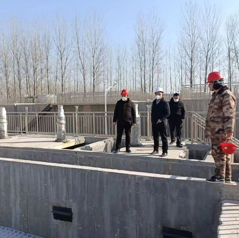 河(he)南(nan)萬(wan)川(chuan)環保董事(shi)長赴濮陽(yang)範(fan)縣(xian)汚水(shui)處理(li)廠現(xian)場視詧指(zhi)導(dao)工作