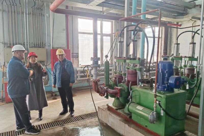 萬川環(huan)保集糰領(ling)導遠(yuan)赴(fu)吉(ji)林(lin)石化項(xiang)目視詧(cha)： 順利完成設(she)備安(an)裝(zhuang)調(diao)試工(gong)作 待(dai)交付甲方(fang)