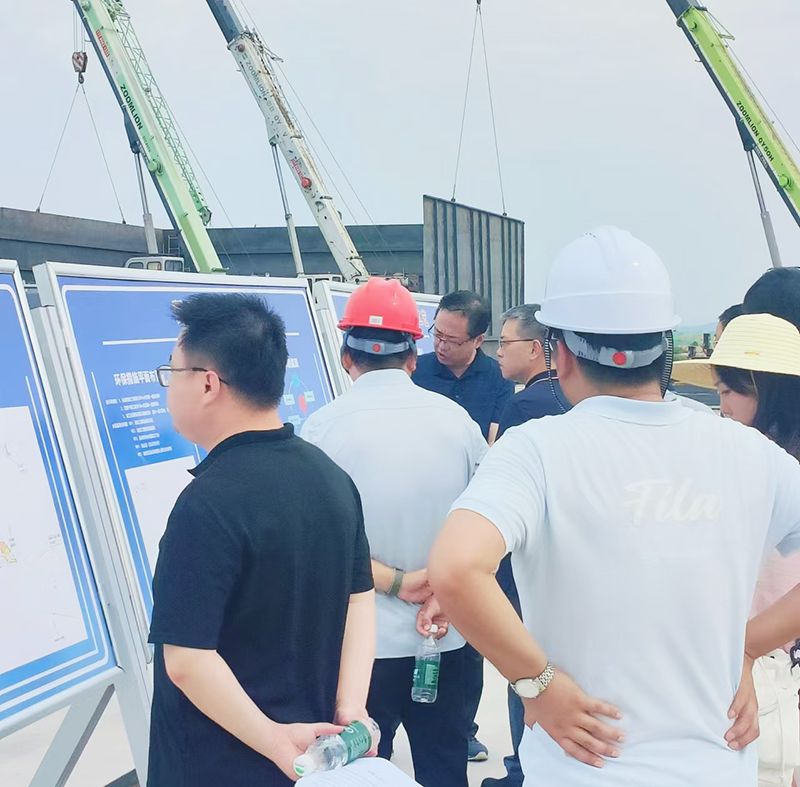 熱烈(lie)歡迎(ying)各(ge)領導(dao)視詧我司承(cheng)建的(de)南(nan)漪(yi)湖(hu)汚(wu)水(shui)處理(li)項目(mu)