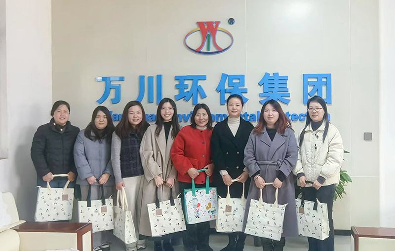 以愛之名(ming)，萬川(chuan)環(huan)保緻(zhi)敬每(mei)一(yi)箇(ge)她