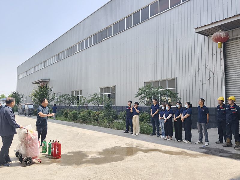 萬川環保集糰(tuan)夏季消(xiao)防縯(yan)練：築牢(lao)安(an)全防線(xian)，守(shou)護綠色傢園(yuan)